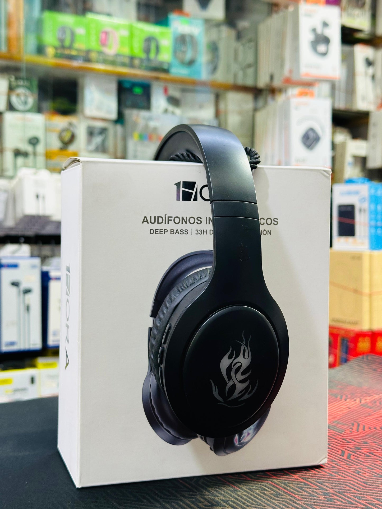 1 Hora Wireless Bluetooth Headphones with LED Light – Deep Bass Over-Ear Headset with Mic